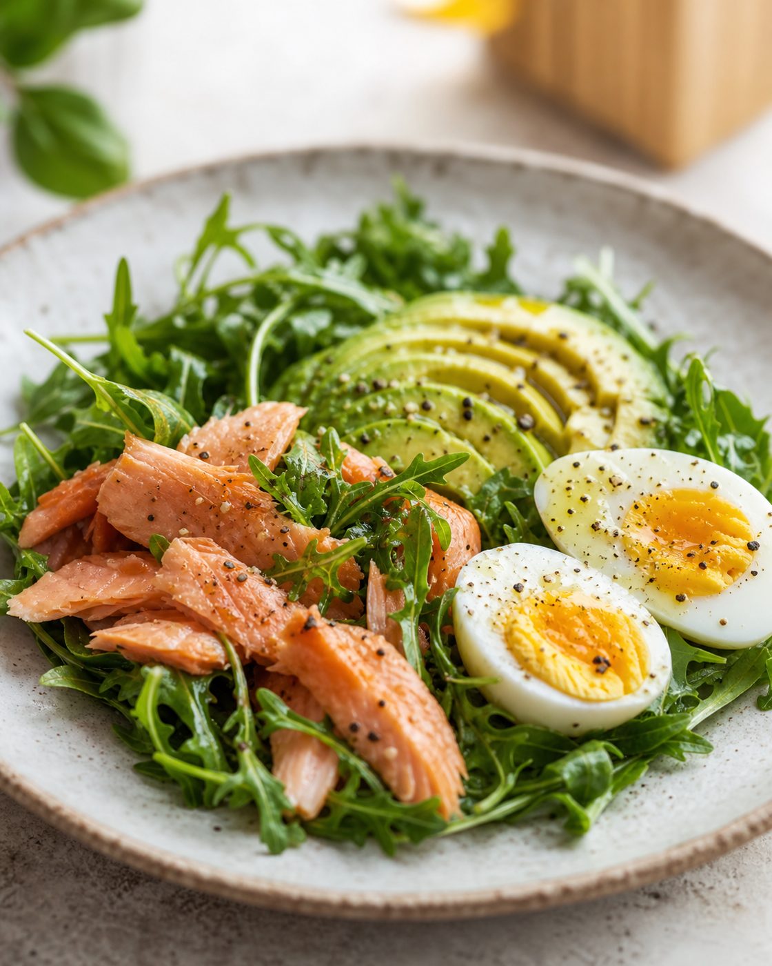 Räucherforelle-Avocado-Teller
