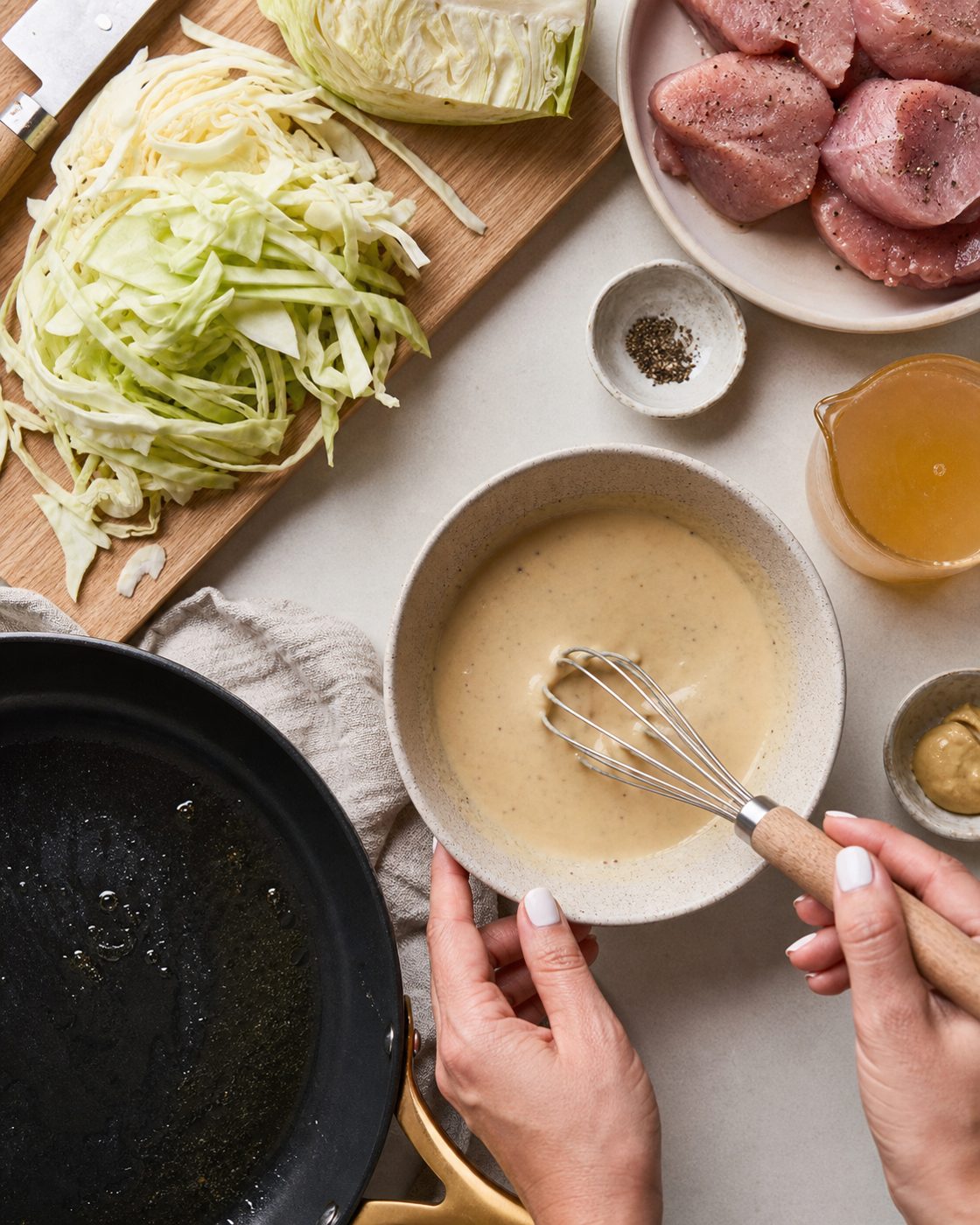 Schritt 1: Die gewürzten Filetmedaillons in Butter rundum anbraten und warm stellen.