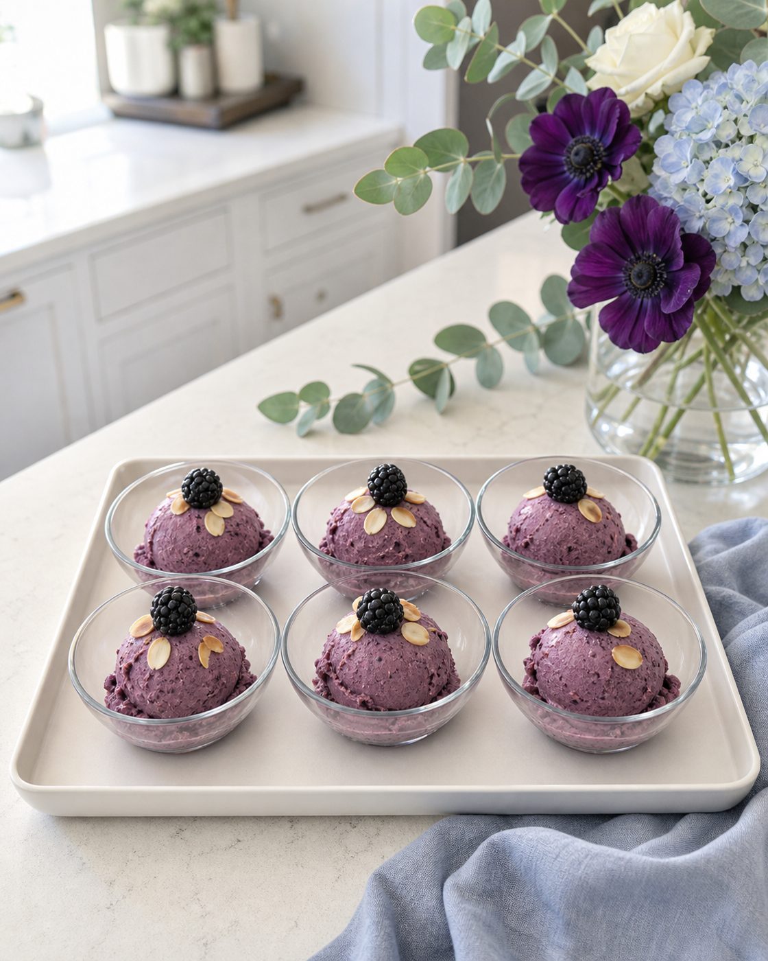 Brombeer-Mandel-Eis