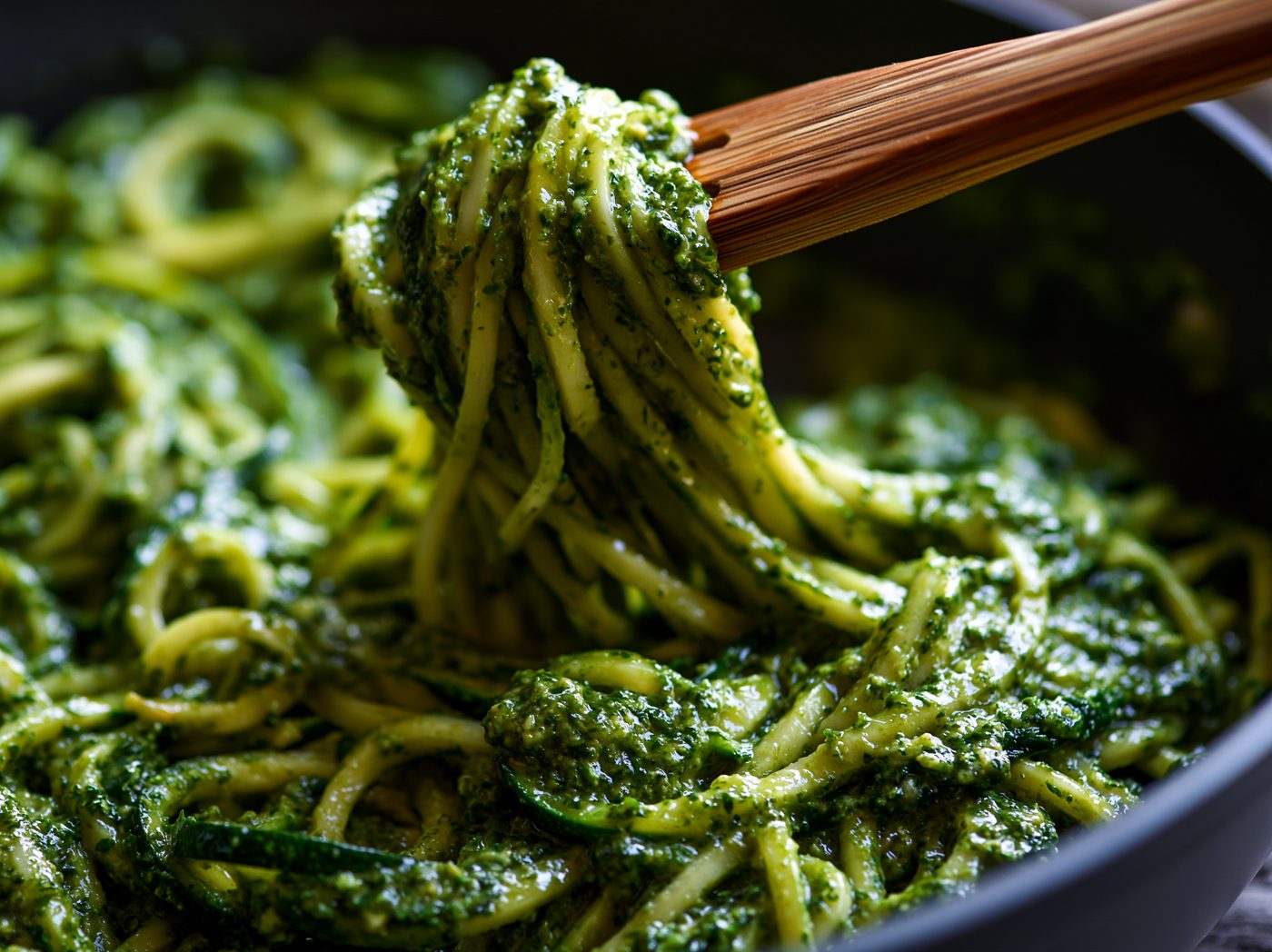 Schritt 3: Zoodles ganz kurz in der Pfanne schwenken.