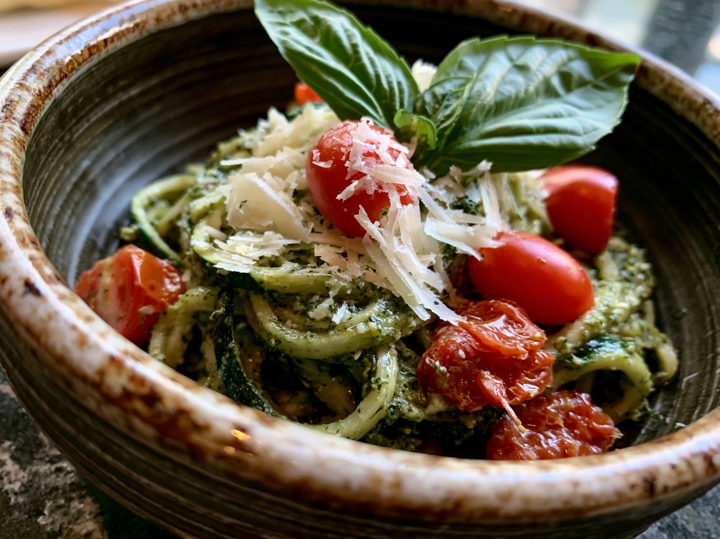 Schritt 4: Mit Pesto vermengen, nicht zerkochen.